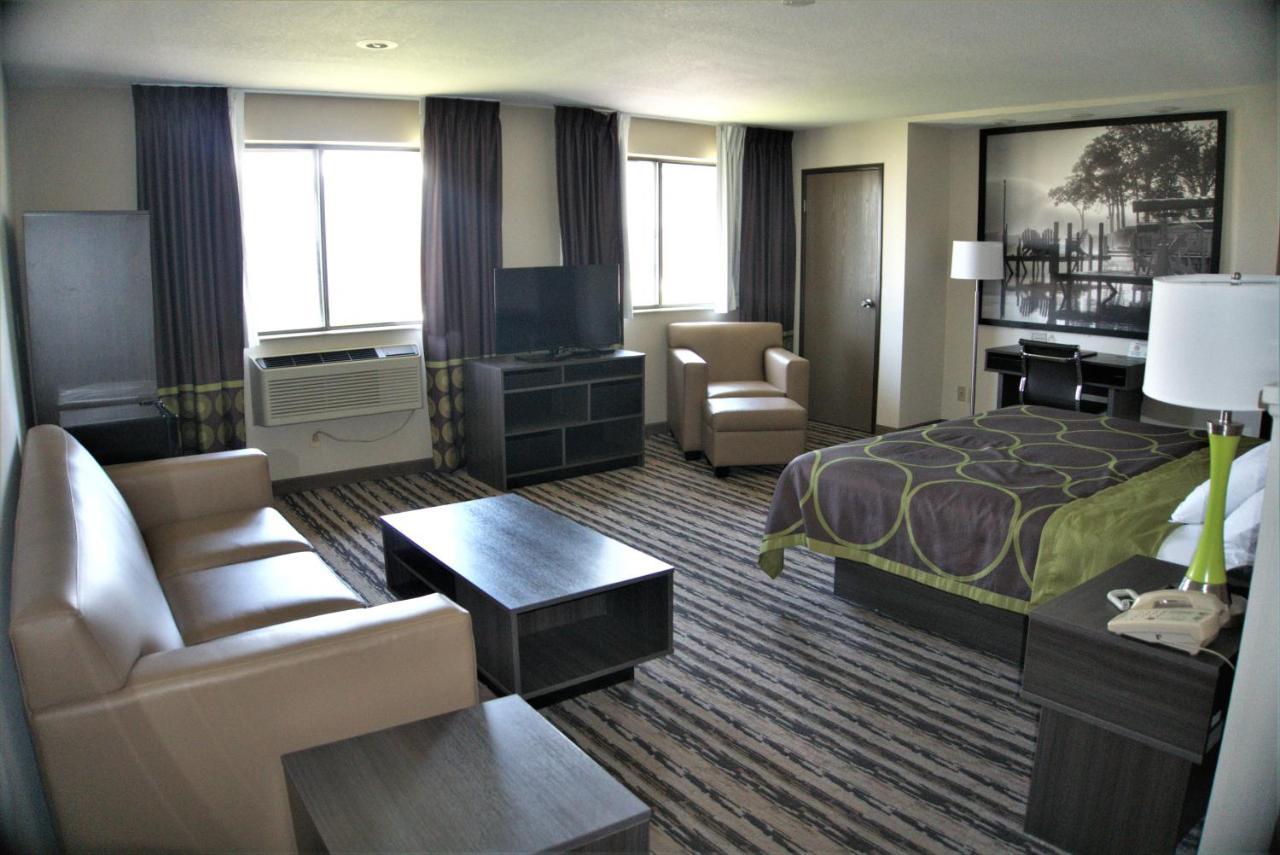 Super 8 By Wyndham Spirit Lake/Okoboji Exterior foto